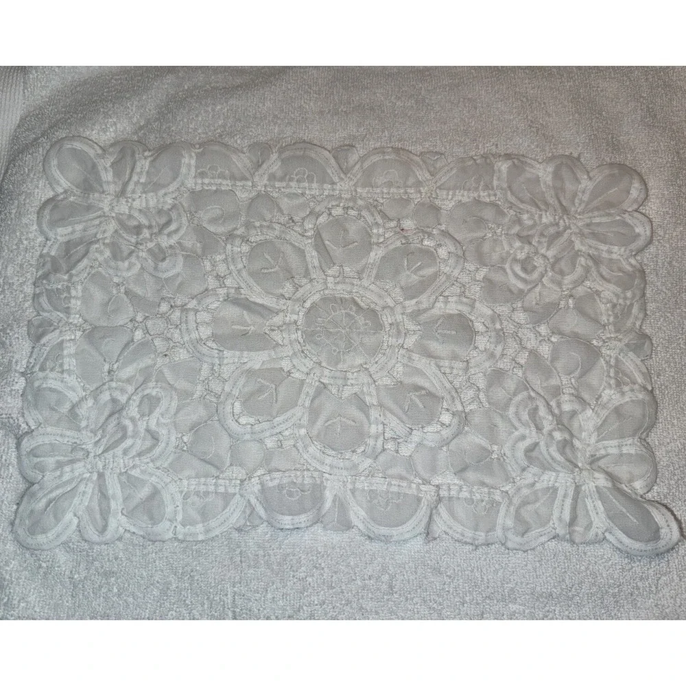 Vintage Doilies Lot Of 2 One Rectangular Dresser‎ Doily And One Large Round